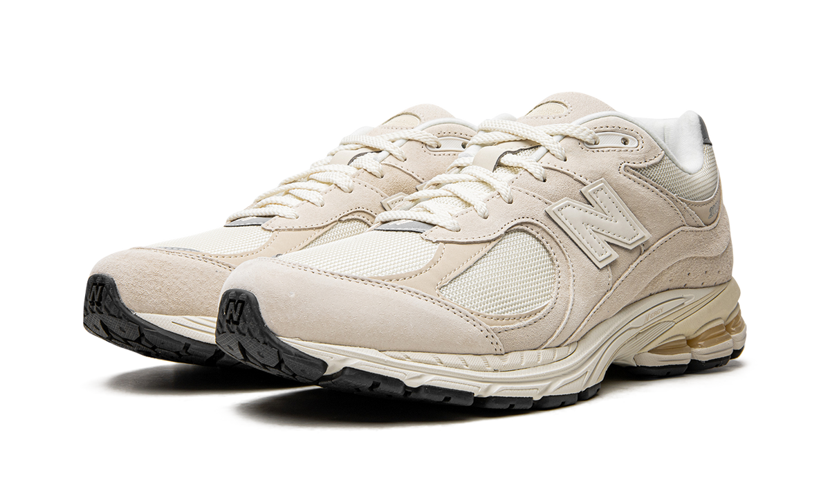 2002R "Calm Taupe" M2002RCC