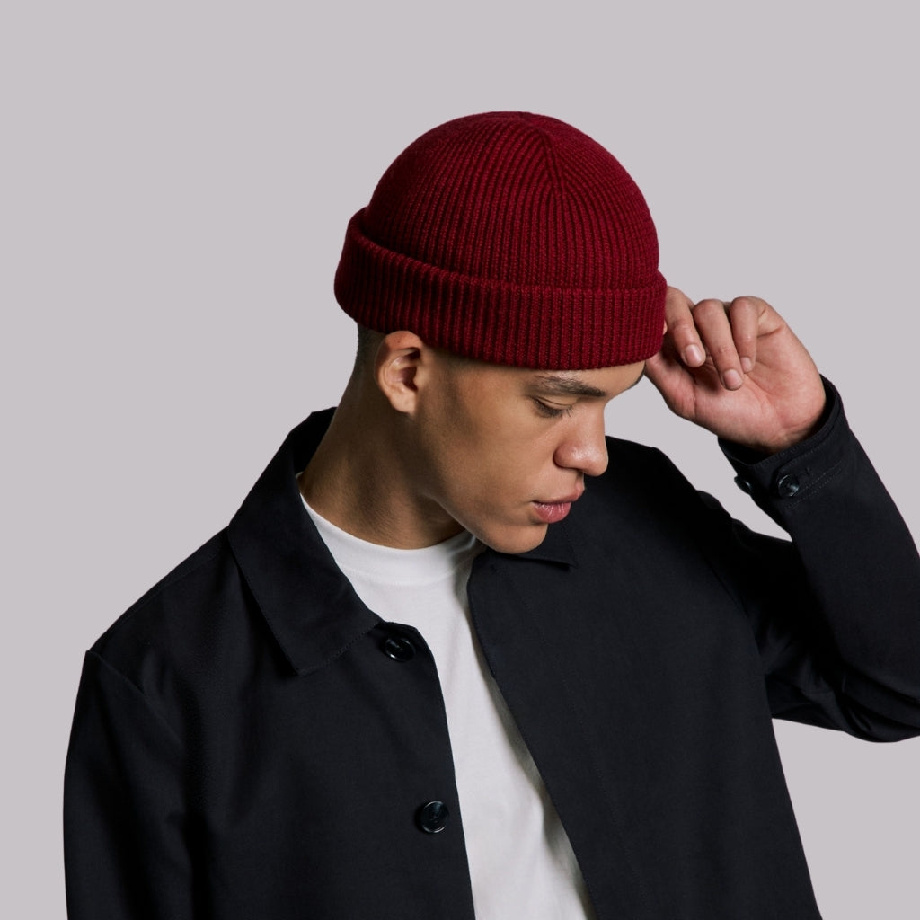 WINE RED SHORT BEANIE