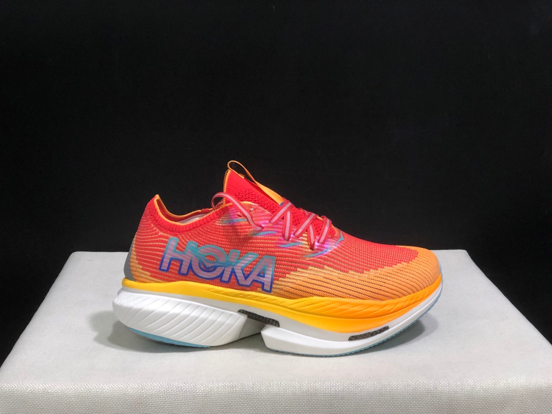 HOKA ONE ONE CIELO X1