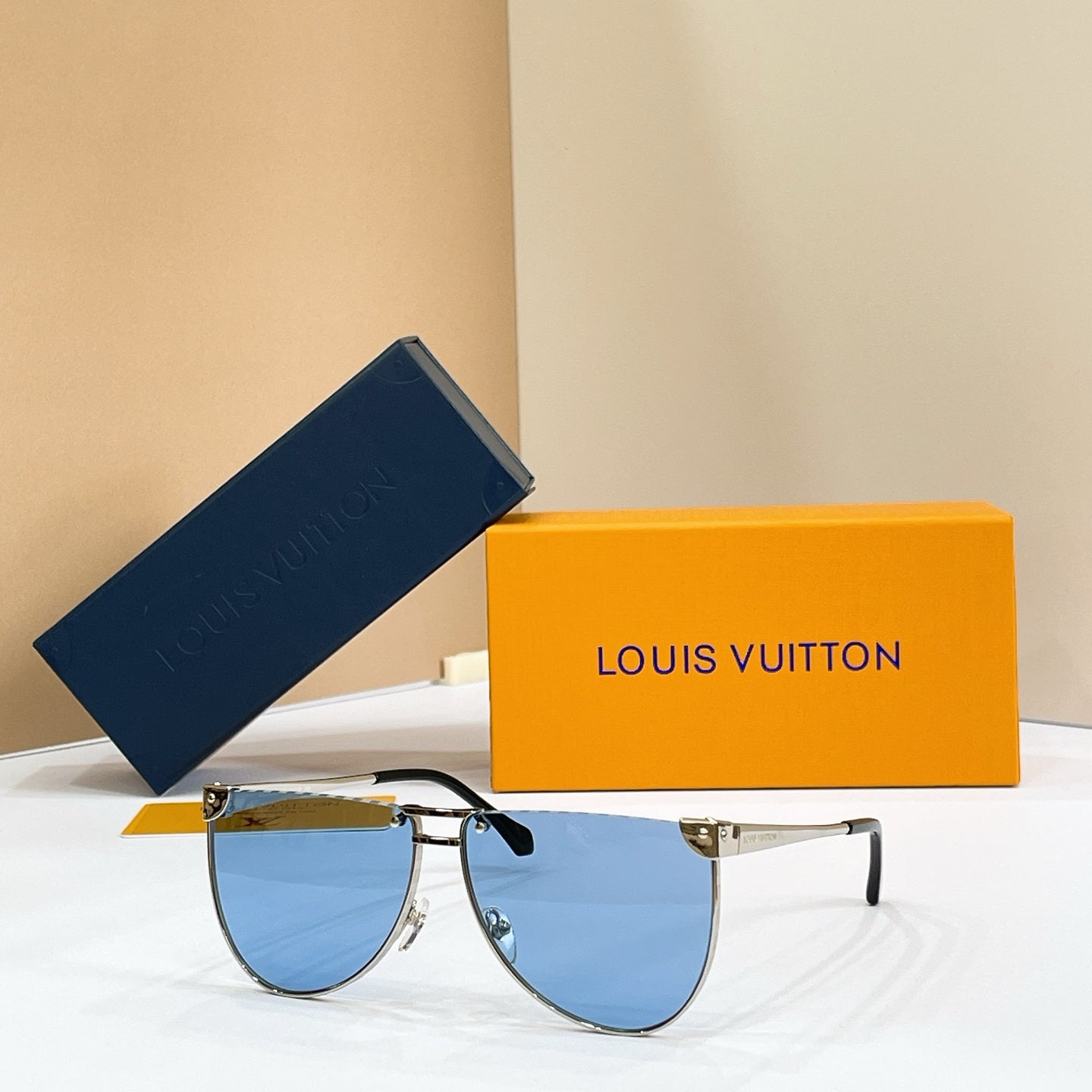 LOUIS VUITTON Sunglasses Z3208U