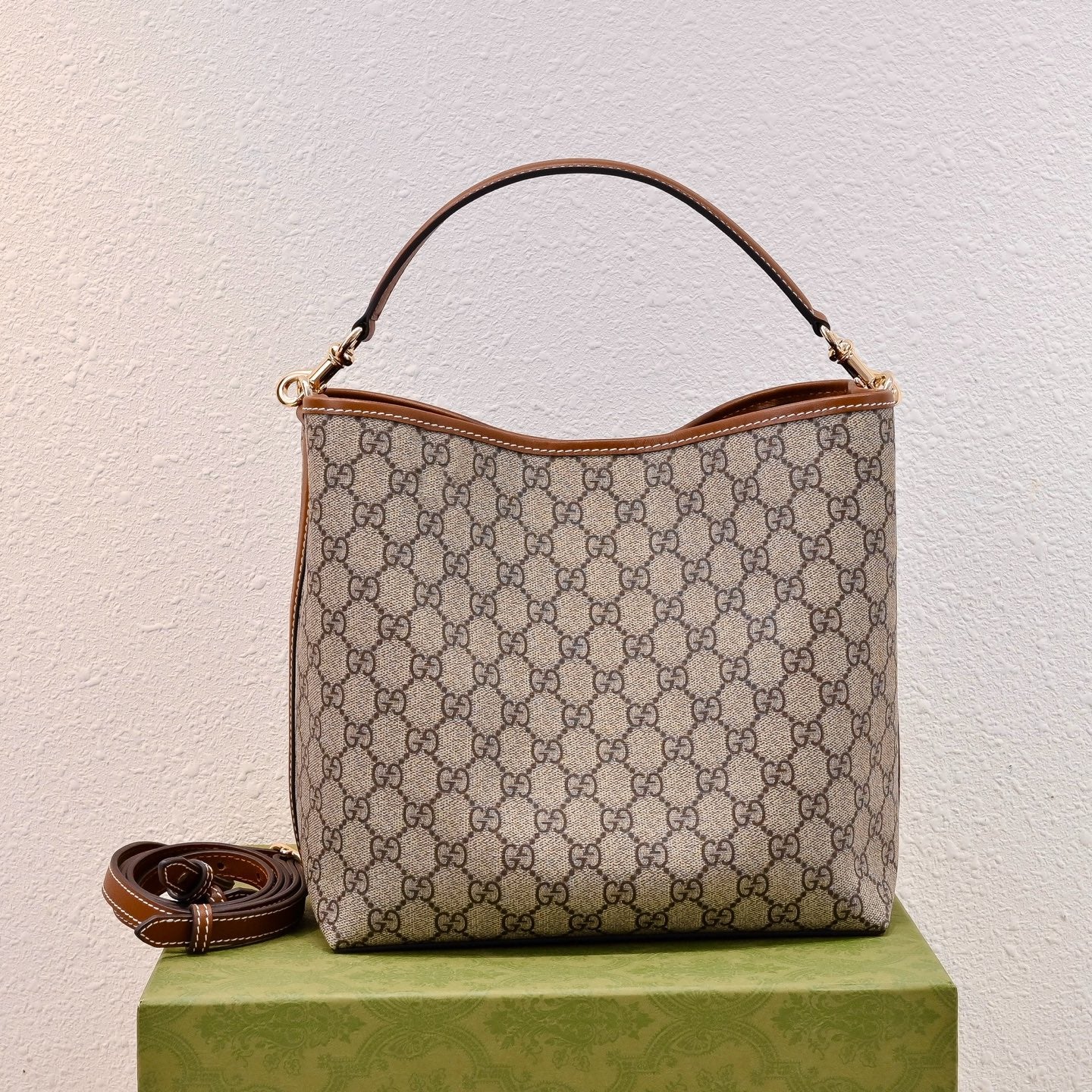Gucci Emblem Bucket Bag-815103